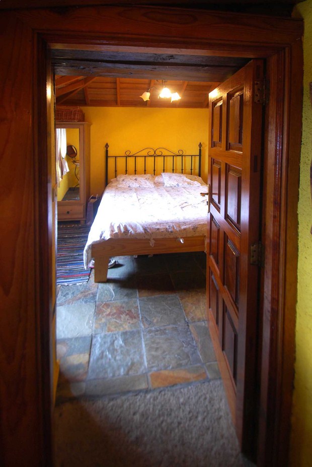 Schlafzimmer 1