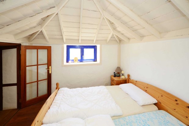 Schlafzimmer 1
