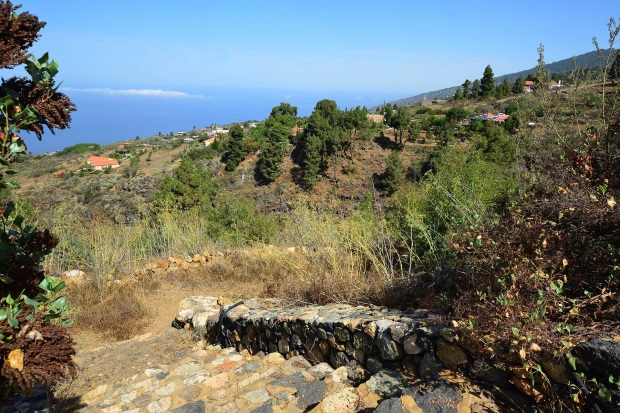 Natursteintreppe, Blick in den Barranco