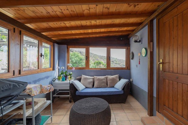 OG Apartment 2 und 3, �berdachte und dreiseitig gesch�tzte Terrasse