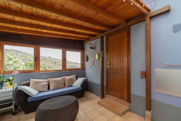 OG Apartment 2 und 3, �berdachte und dreiseitig gesch�tzte Terrasse