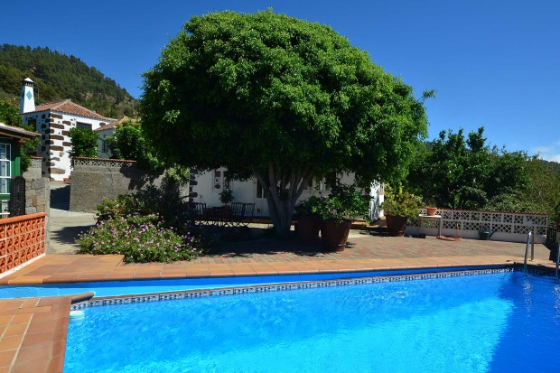 Pool Bodega, Haupthaus und Gstehaus