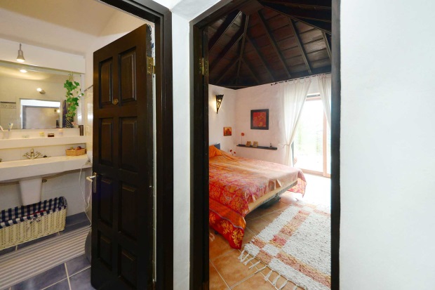 Haupthaus Eingnge Schlafzimmer und Badezimmer