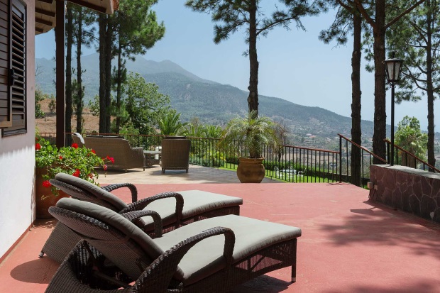 Terrasse der Villa mit fantastischem, unverbaubarem Ausblick
