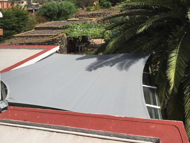 Neues Haus, Beschattung fr den Wintergarten im Sommer