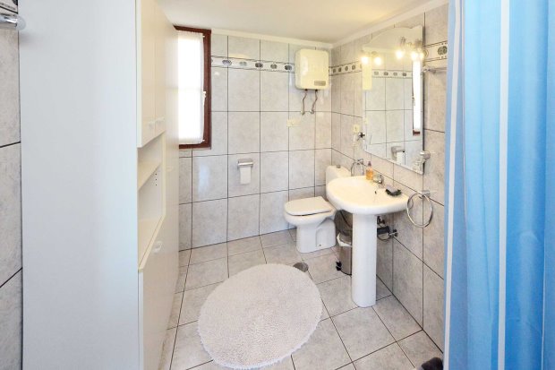 Badezimmer 2