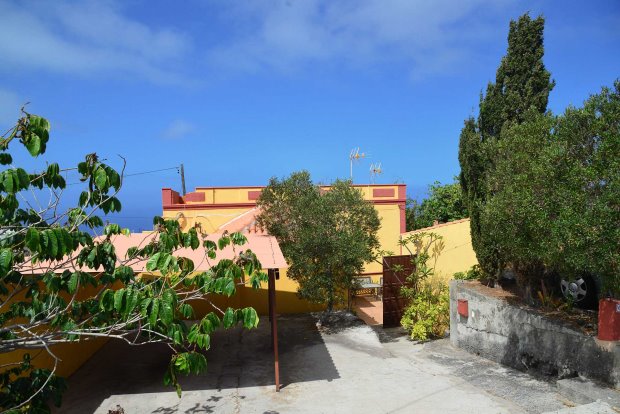 Haupthaus, Garage und Meerblick