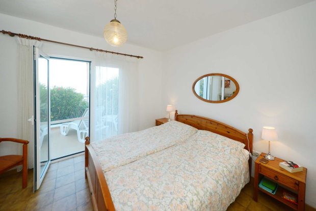 Schlafzimmer 1