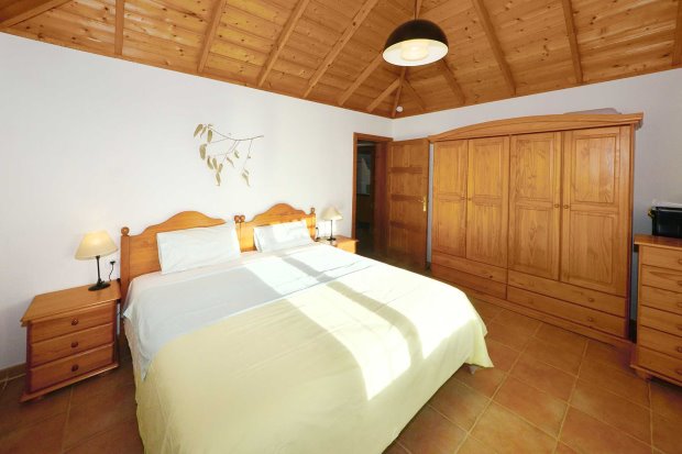 Schlafzimmer 1