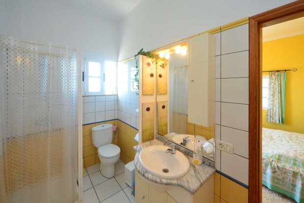 EG Gstewohnung Badezimmer