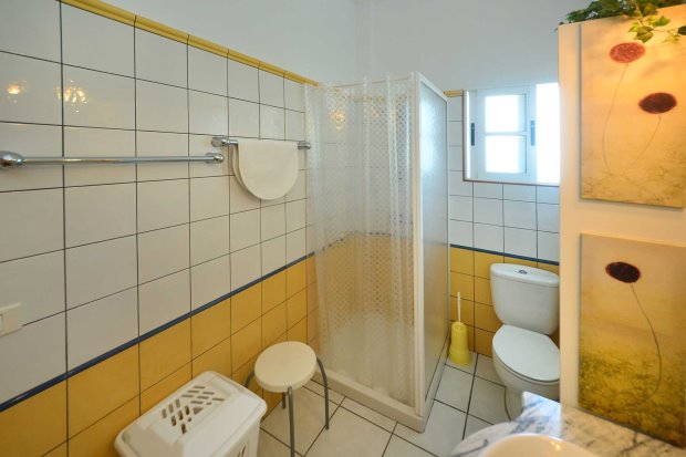 EG Gstewohnung Badezimmer