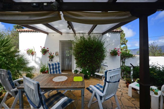 OG berdachte Terrasse Eingangsbereich