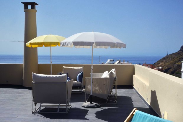 2. OG sehr groe Dachterrasse 1 mit Blick auf Atlantik, Altstadt, Berge