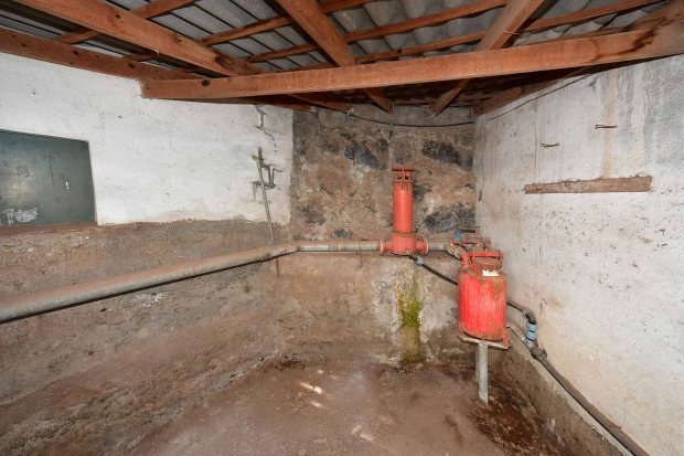 Technikraum mit Wasserfiltern f�r die Gartenbew�sserung