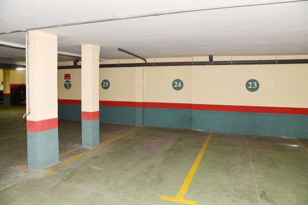 Zur Wohnung gehrender Garagenplatz