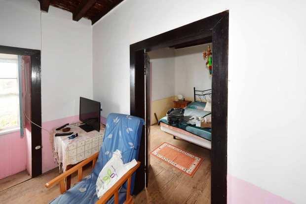 Halbobergeschoss Neuerer Bau Wohnzimmer / Schlafzimmer 1