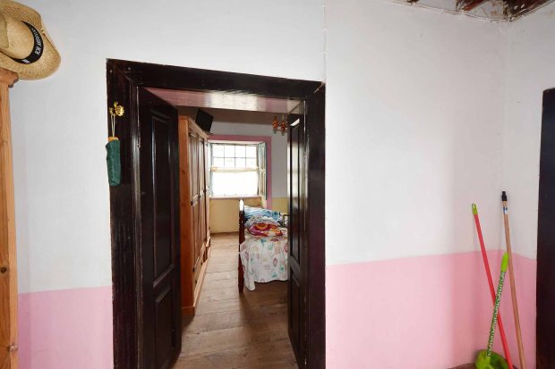 Halbobergeschoss Neuerer Bau Schlafzimmer 2