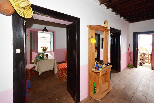 Halbobergeschoss Neuerer Bau Flur / Esszimmer