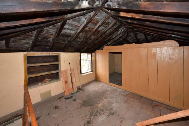 Halbobergeschoss Altbau Wohnzimmer 2