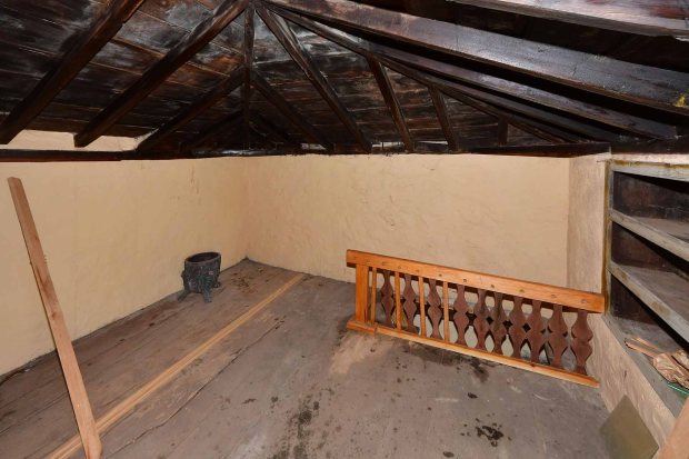 Halbobergeschoss Altbau Wohnzimmer 2