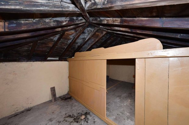 Halbobergeschoss Altbau Wohnzimmer 2