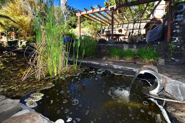 Gartenteich, Aussenk�che mit gro�em Essplatz