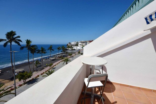 Balkon, Blick ber die Strandpromenade auf den Atlantik