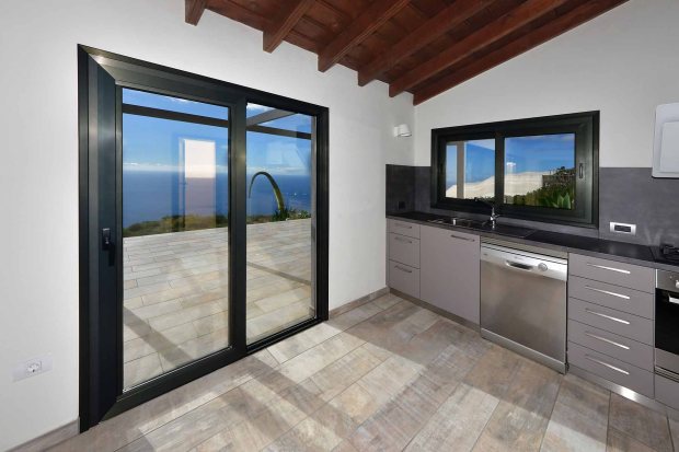 Wohnk�che mit fantastischem Meerblick