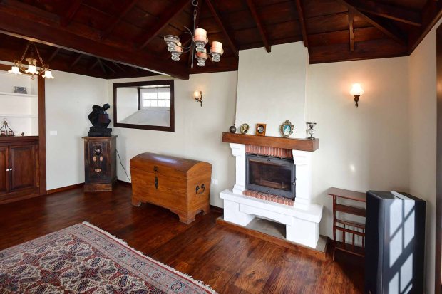 OG Wohnzimmer mit Kamin