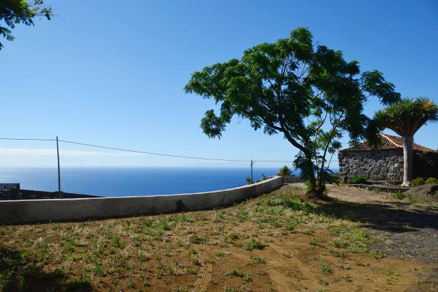 Vorplatz mit Meerblick und Ausbaureserve Pajero