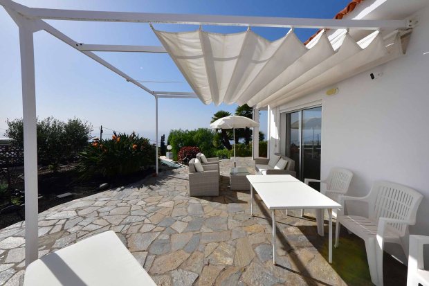 Sdterrasse flexibel beschattbar