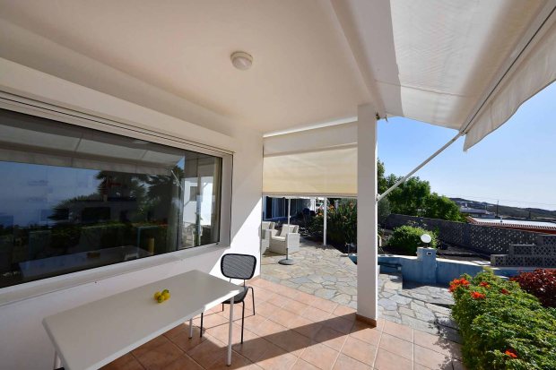 berdachte Atlantikterrasse flexibel beschattbar