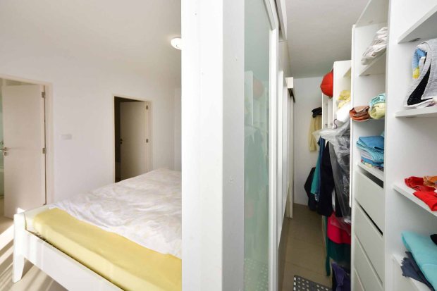 Schlafzimmer 1, begehbarer Kleiderschrank