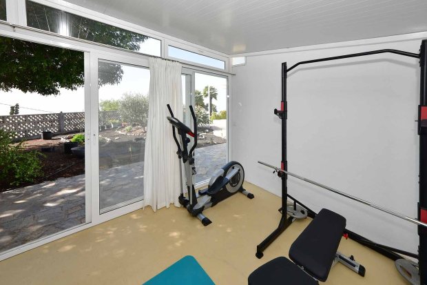 Sportraum mit hochwertigen Sportgerten