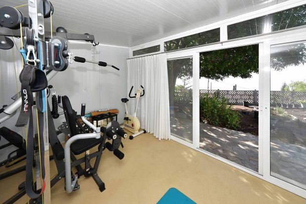 Sportraum mit hochwertigen Sportgerten