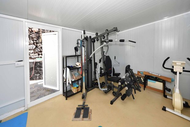 Sportraum mit hochwertigen Sportgerten