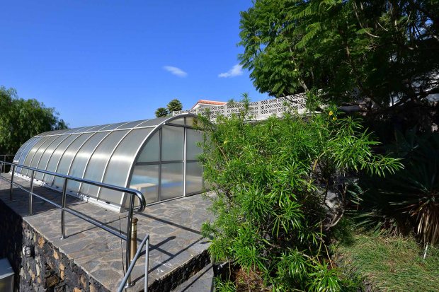 flexibel eingehauster Pool