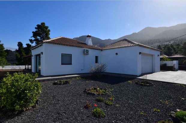 Ansicht von S�dwesten, Wohnzimmer und Garage