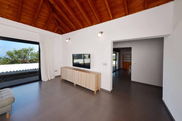 Wohnzimmer, �bergang zum Eingangsbereich und der Essk�che