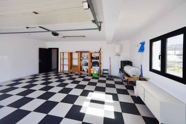 Garage/Hauswirtschaftsraum/Werkstatt mit zugang zum Wohnhaus