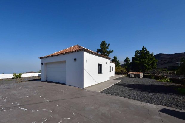 Ansciht von S�dosten, Garage