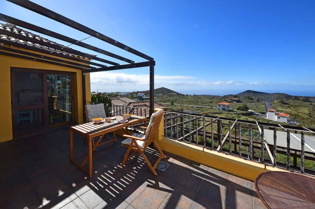 Gro�e Terrasse mit sch�nem Meerblick