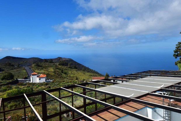 Gro�e Terrasse mit sch�nem Meerblick