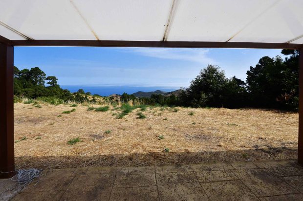 Unteres Wohnhaus mit gro�er, �berdachter Terrasse