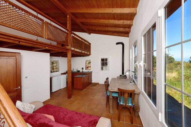 Studio Wohn-, Koch- und Essbereich mit Schlafempore
