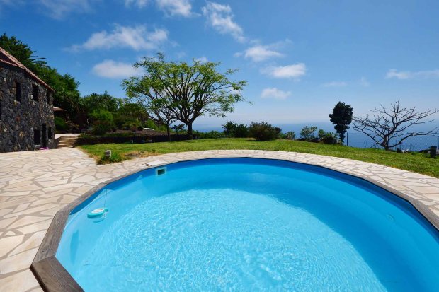 Pool mit fantastischem Meerblick