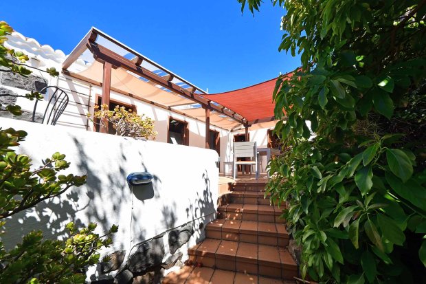 Haupthaus teil�berdachte Terrasse