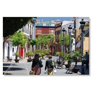 An die Plaza schlieen sich beschauliche Altstadtgassen an, wie hier die Calle Real 