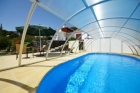 Pool mit Abdeckung