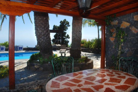 �berdachte Terrasse